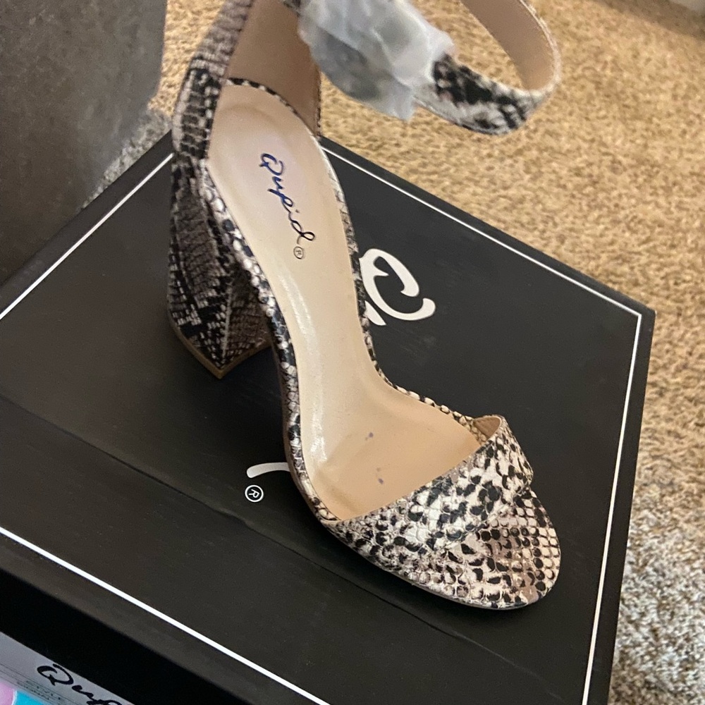 BNWB snake 🐍 print heel